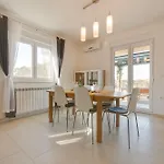 Villa Cera Fuer 8 Personen In Pula